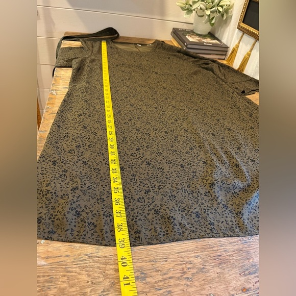 1980 Montréal – Olive Green Printed Dress Size 18 - Picture 8 of 9